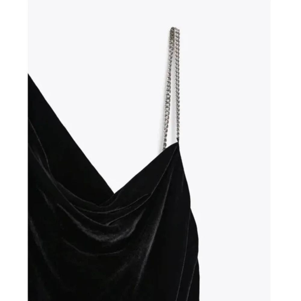 ZARA Blogger Black Velvet Asymmetric Chain Velvet Dress 9274/507 Small NWT - Picture 4 of 6